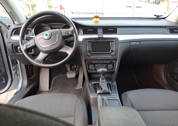 Skoda Superb cena 25000 przebieg: 311000, rok produkcji 2011 z Słubice małe 79